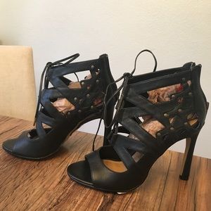 ❗️NWOT❗️ Cute black heels with laces!